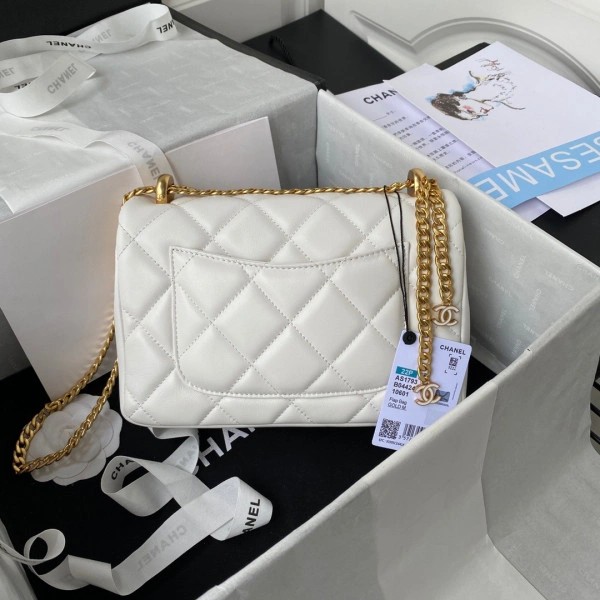 Affordable CHANEL FLAP BAG 530 - Image 3
