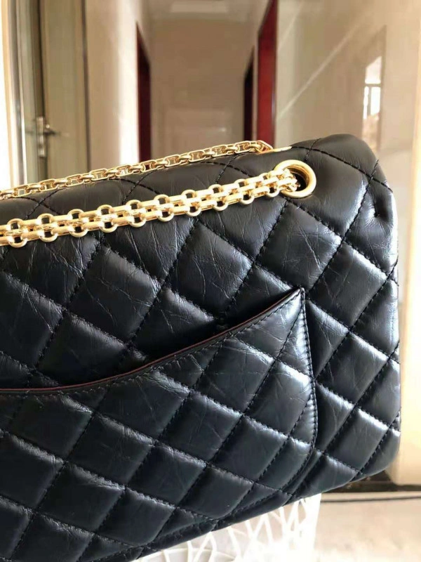 Fashionable CHANEL FLAP BAG 608 - Image 3