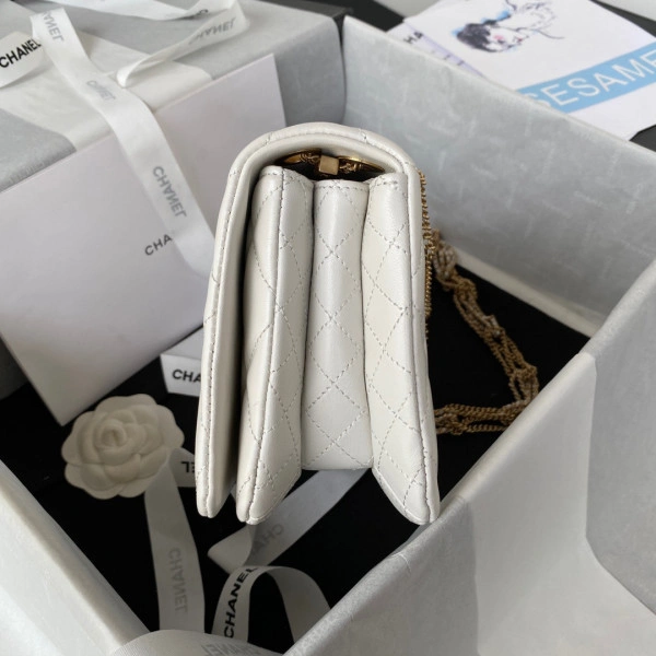 Fashionable CHANEL SMALL FLAP BAG 434 - Image 7