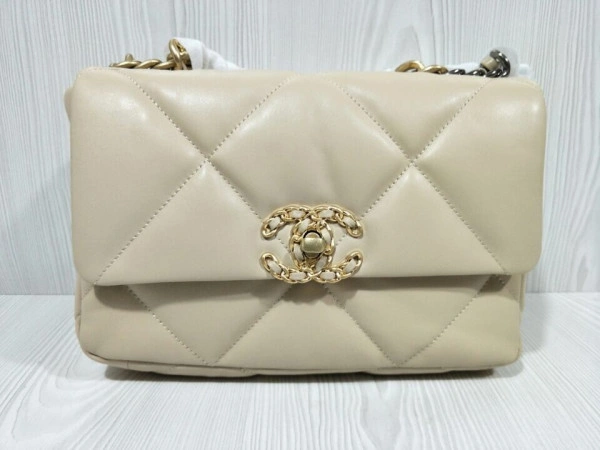 Popular CHANEL 19 FLAP BAG 112 - Image 14