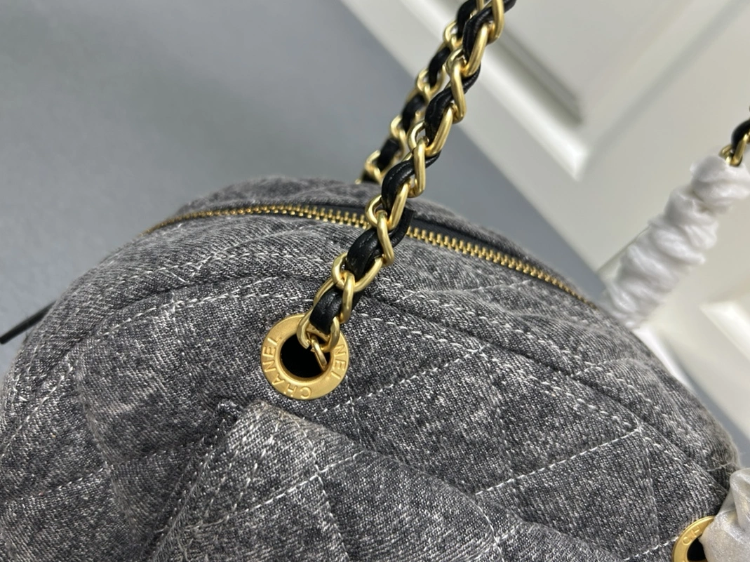 Affordable 6075 Chanel AAA Quality Shoulder Bags For Women - Image 6