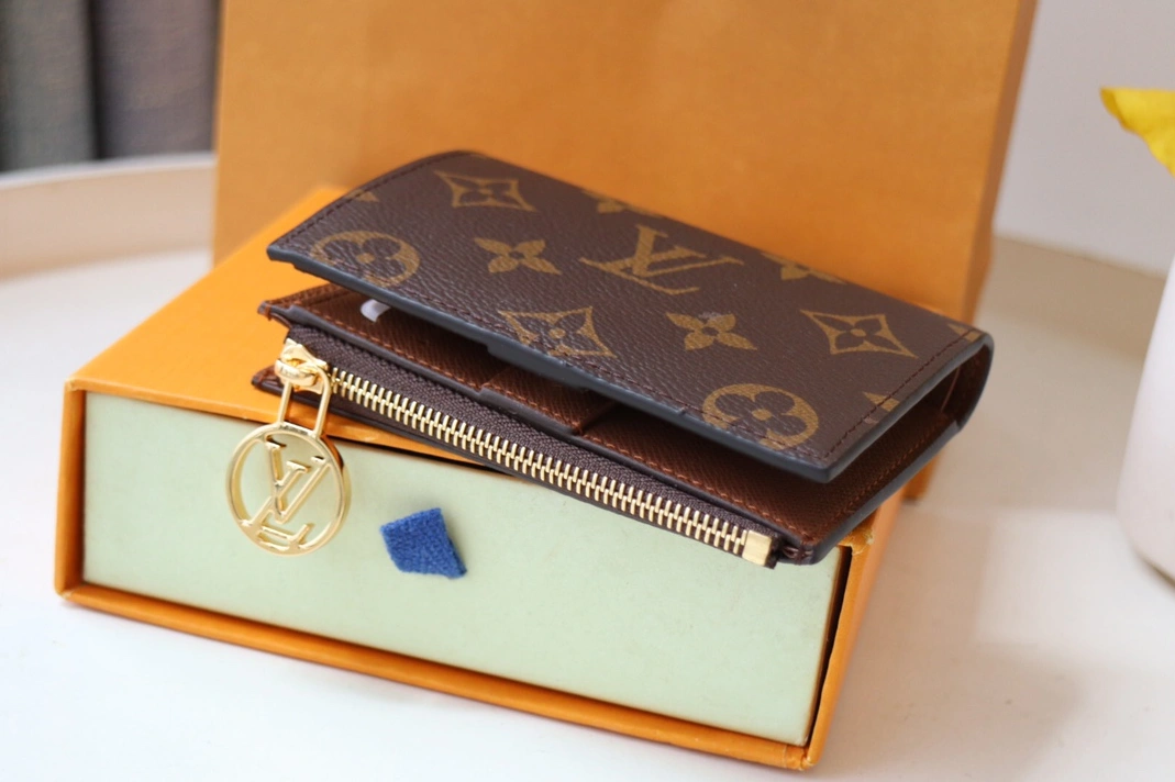 BestValue 8667 Louis Vuitton AAA Quality Card Case In Brown