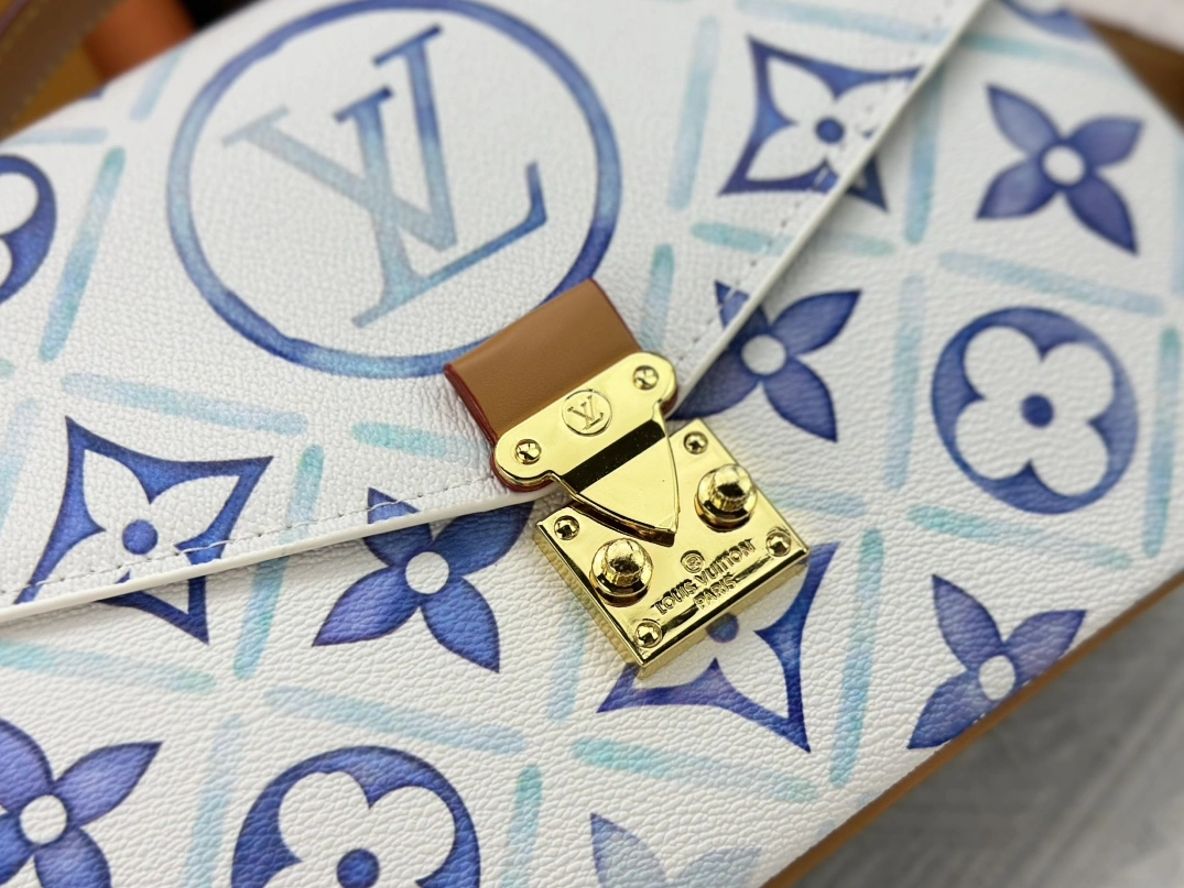 Bold 3533 Louis Vuitton AAA Quality Messenger Bags For Women - Image 6