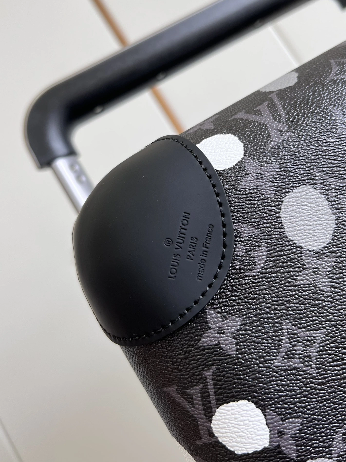 Bold 761 Louis Vuitton Luggage