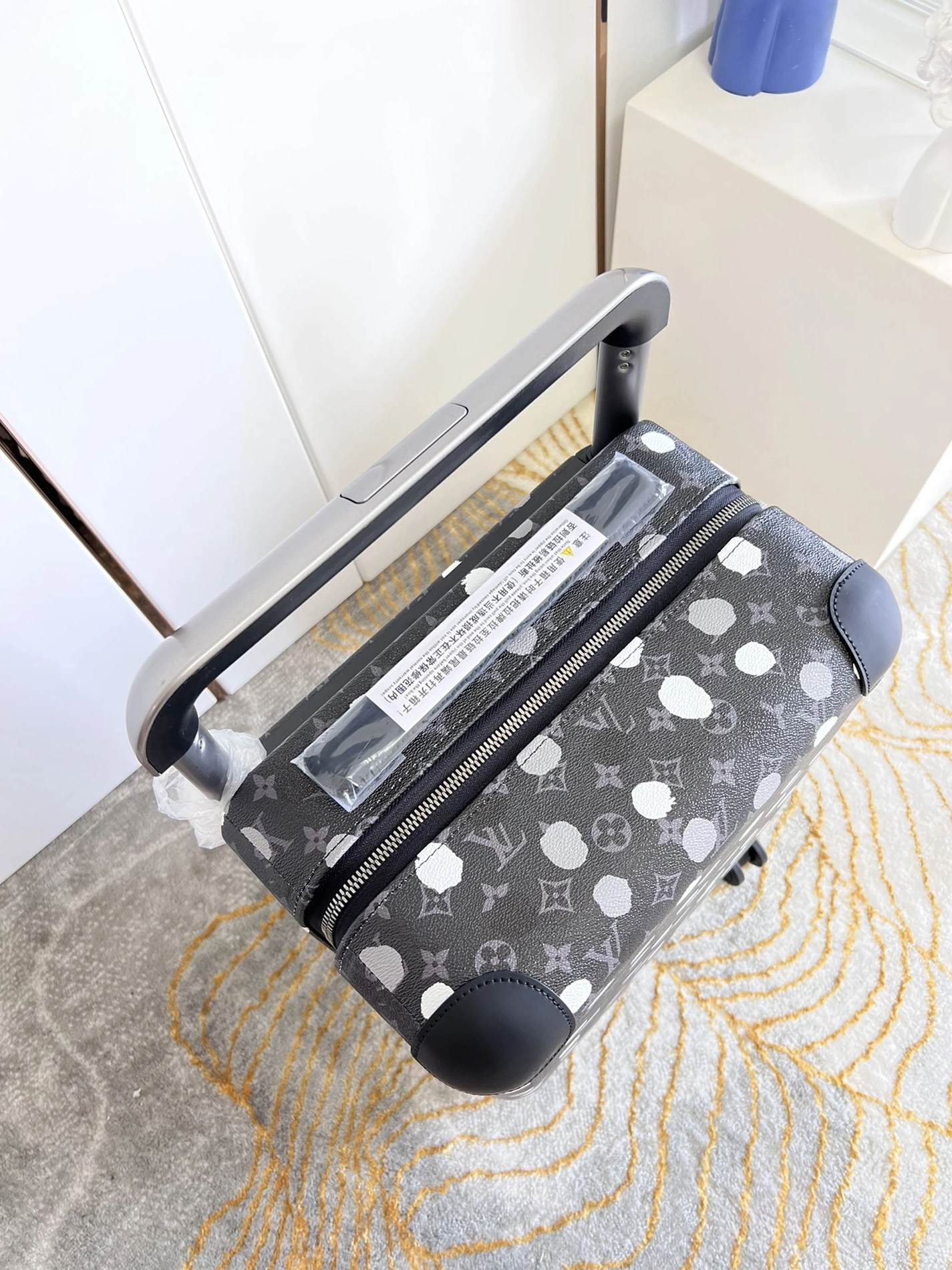 Bold 761 Louis Vuitton Luggage - Image 5