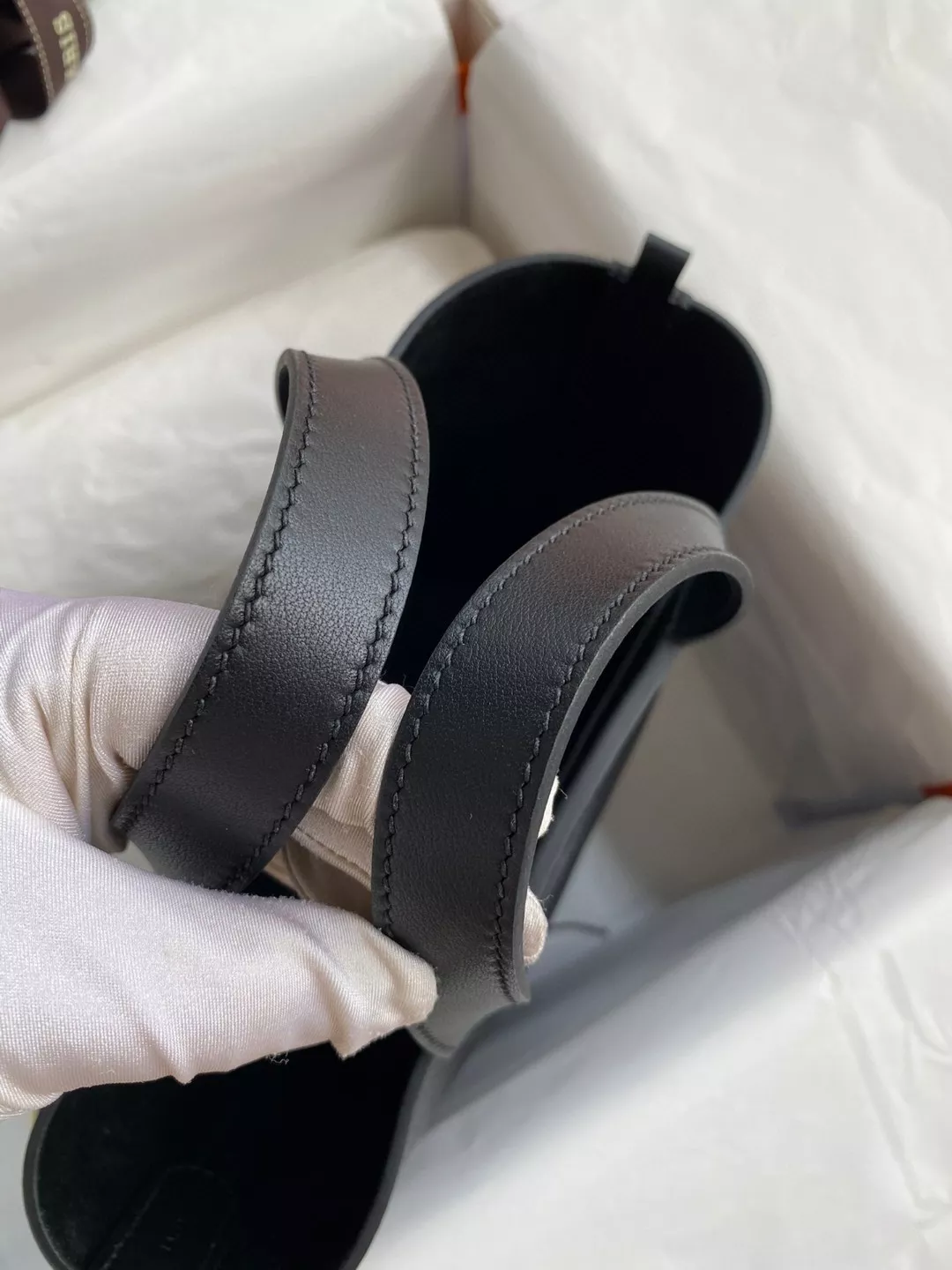 Breathable 8668 Hermes AAA Quality Handbags In Gold For Women - Image 7