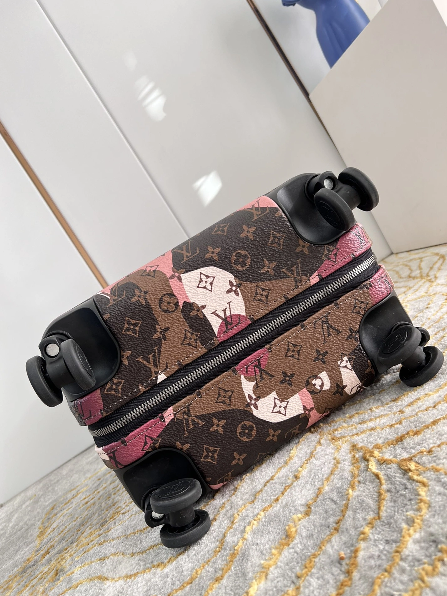 Bright 9121 Louis Vuitton Luggage - Image 7