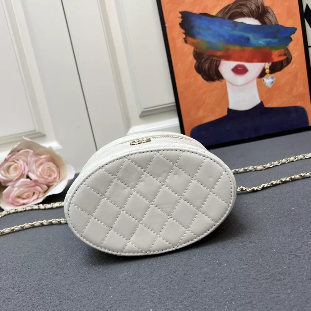 Chanel AAA Quality Messenger Bags For Women AllSeason 5260 - Image 4
