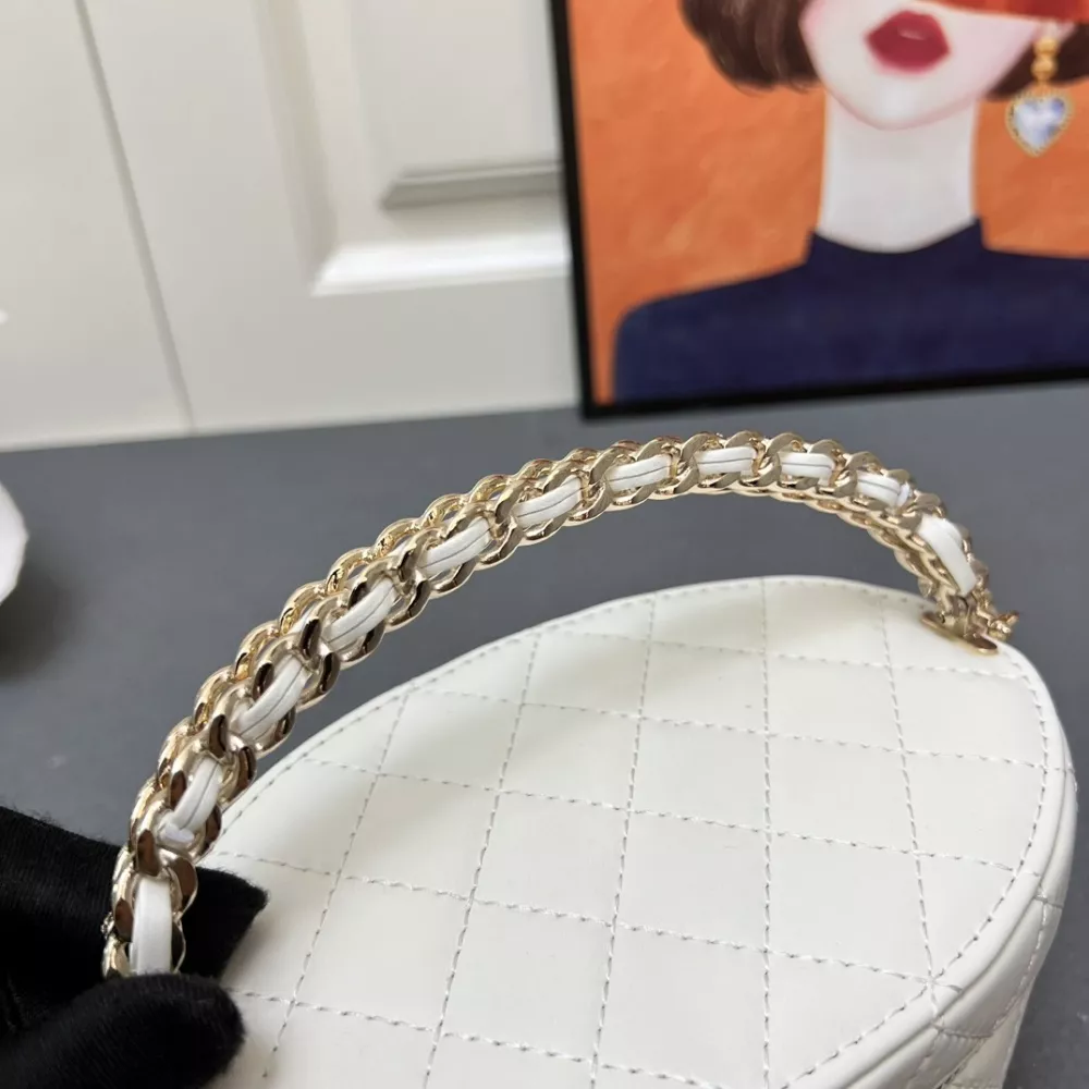 Chanel AAA Quality Messenger Bags For Women AllSeason 5260 - Image 6