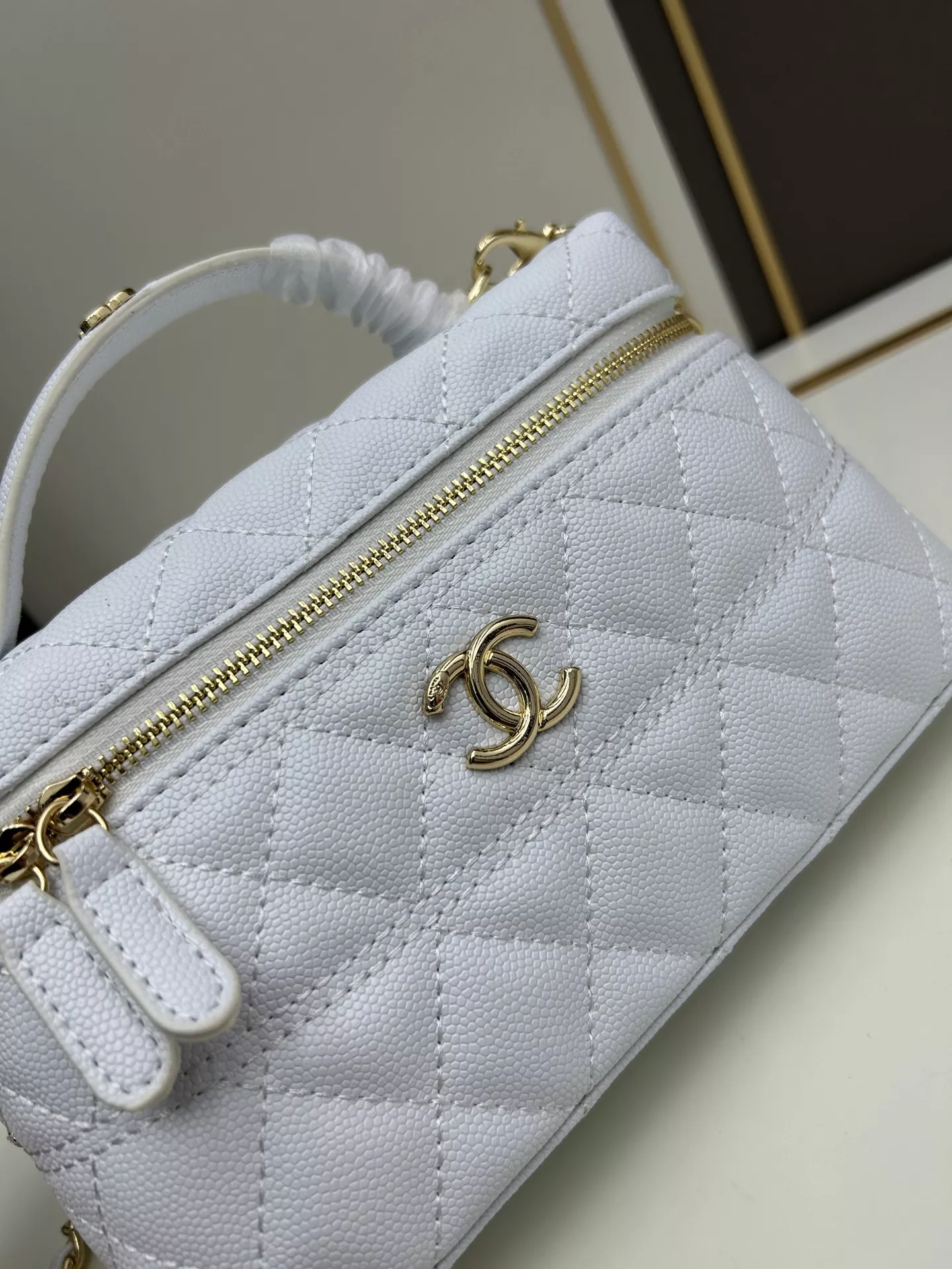 Chanel AAA Quality Messenger Bags For Women Bold 304 - Image 4