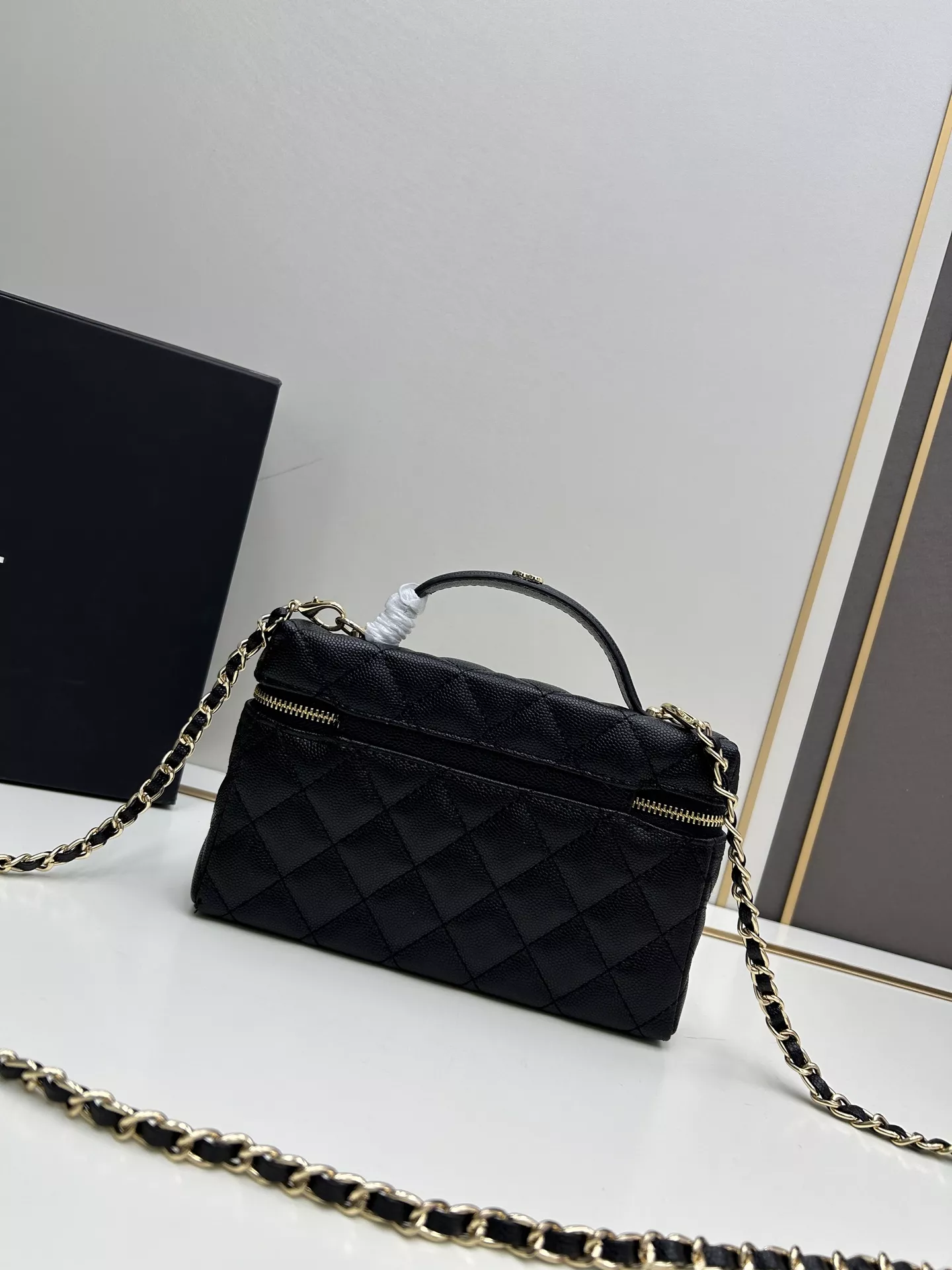 Chanel AAA Quality Messenger Bags For Women Breathable 2113 - Image 3