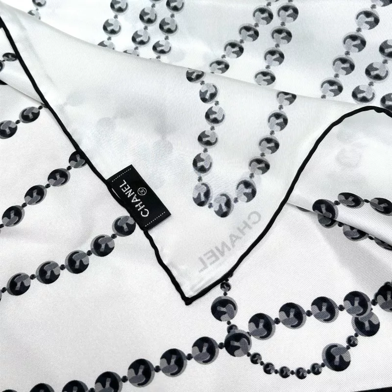 Chanel Silk Squares Reliable 601 - Image 5