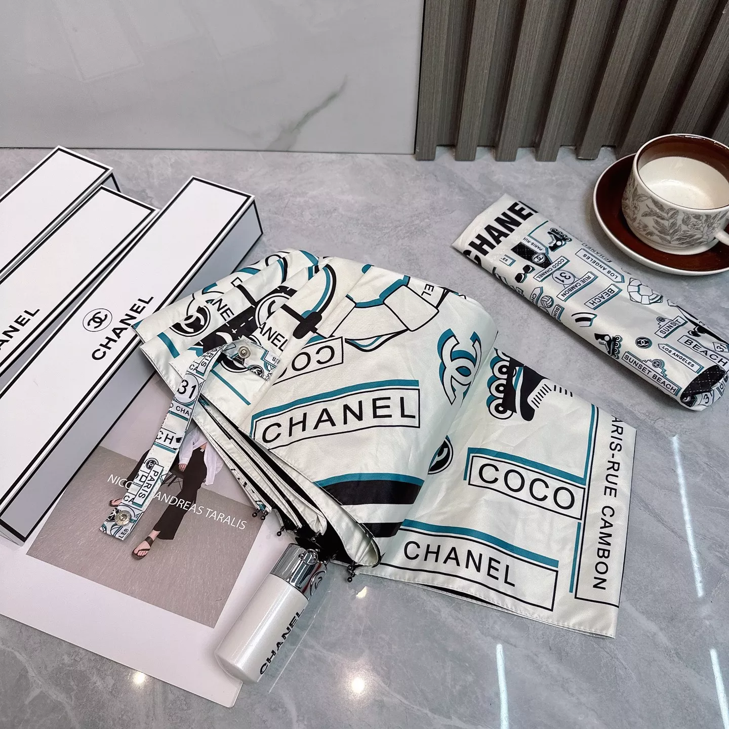 Chanel Umbrellas ModernLook 8632 - Image 4