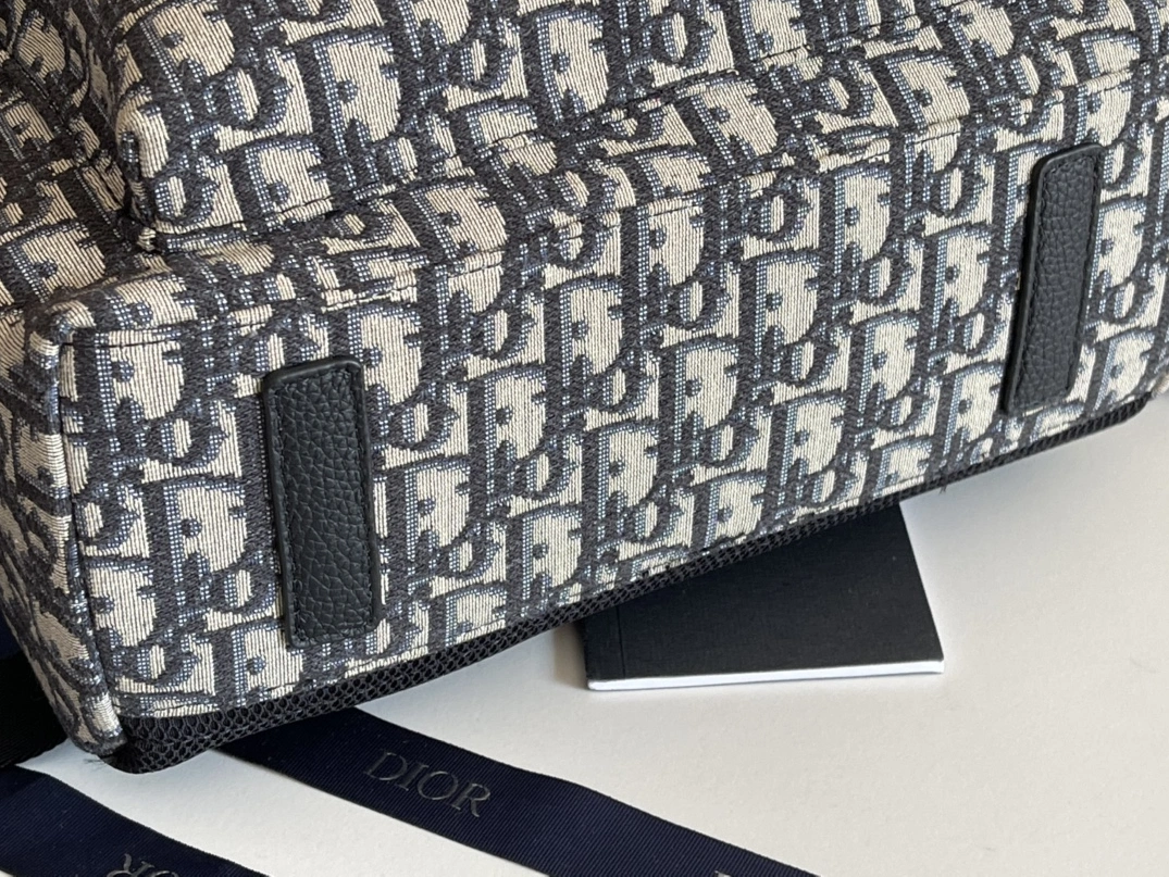 Christian Dior AAA Man Backpacks WellDesigned 3213 - Image 4