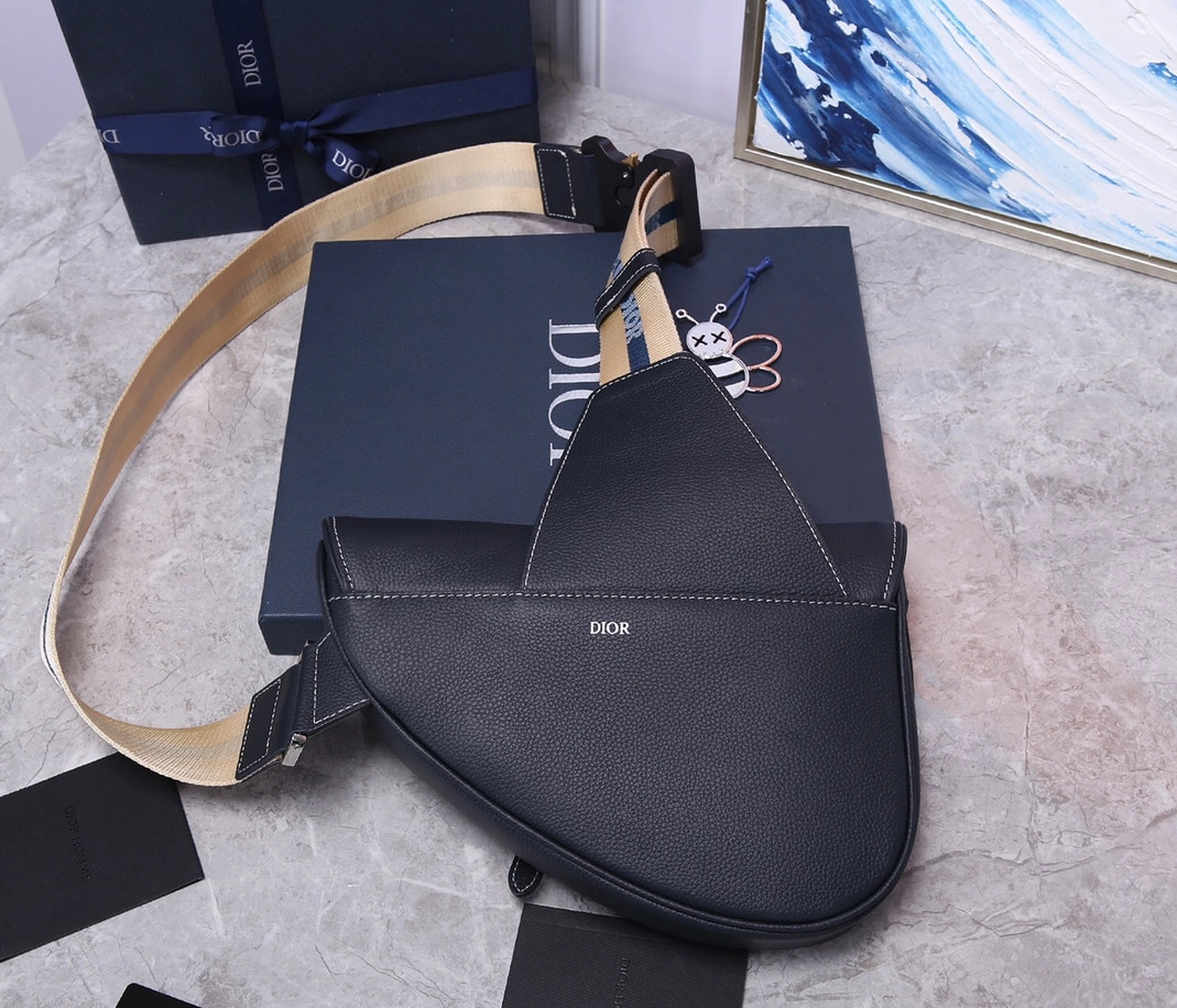 Christian Dior AAA Man Messenger Bags EasyMatch 8946 - Image 3