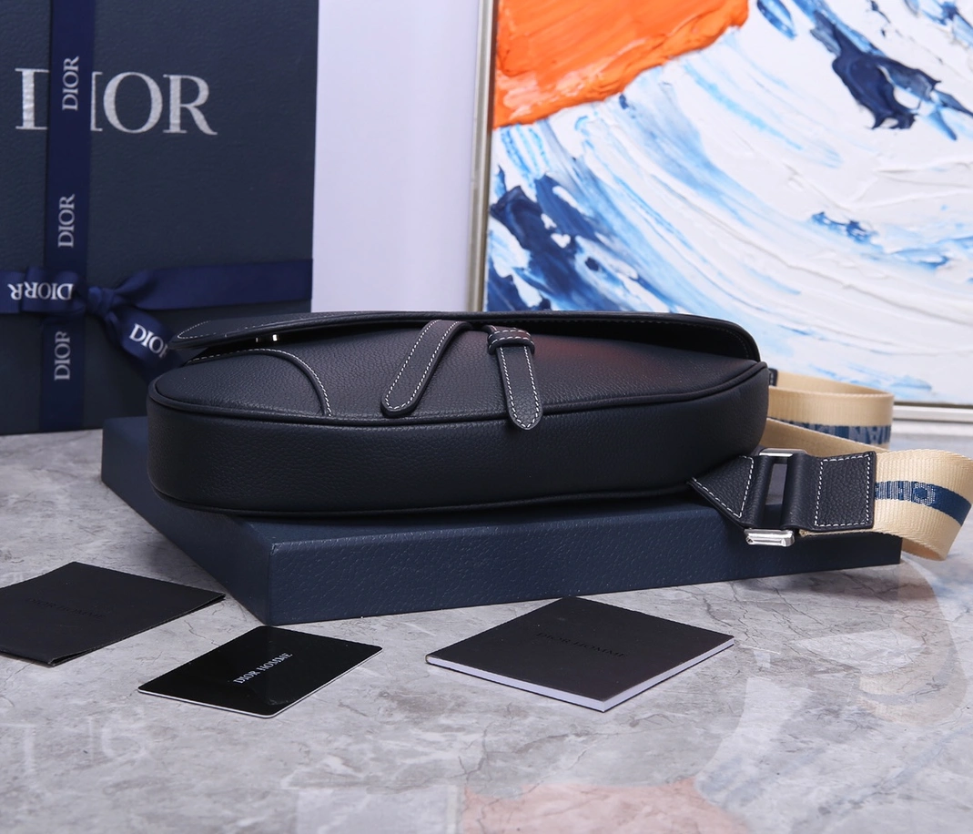 Christian Dior AAA Man Messenger Bags EasyMatch 8946 - Image 4