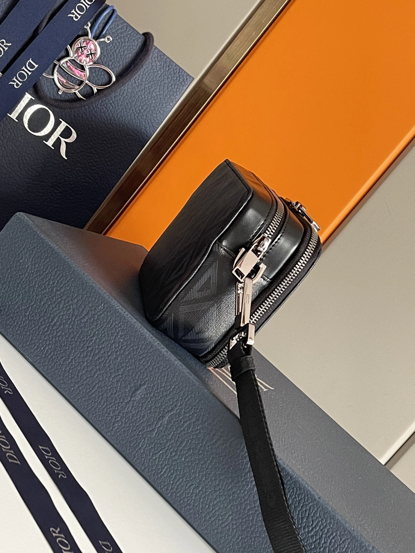 Christian Dior AAA Man Messenger Bags Sleek 4017