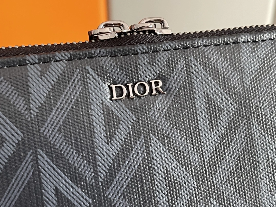 Christian Dior AAA Man Messenger Bags Sleek 4017 - Image 6