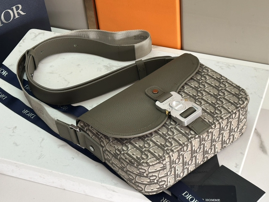 Christian Dior AAA Man Messenger Bags StreetReady 1726 - Image 4