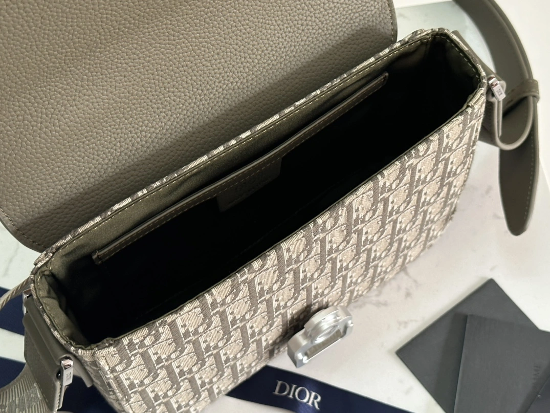 Christian Dior AAA Man Messenger Bags StreetReady 1726 - Image 8