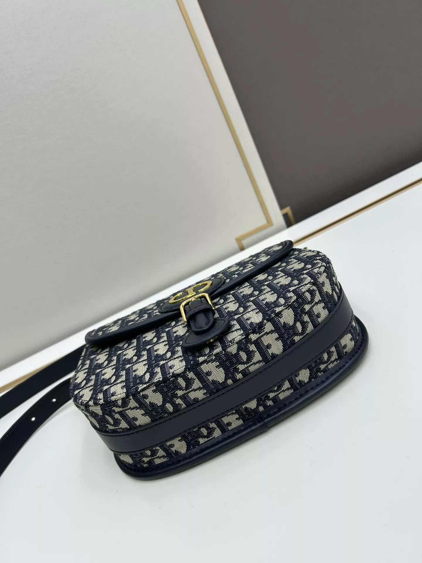 Christian Dior AAA Quality Messenger Bags For Women Elegant 8310 - Image 4