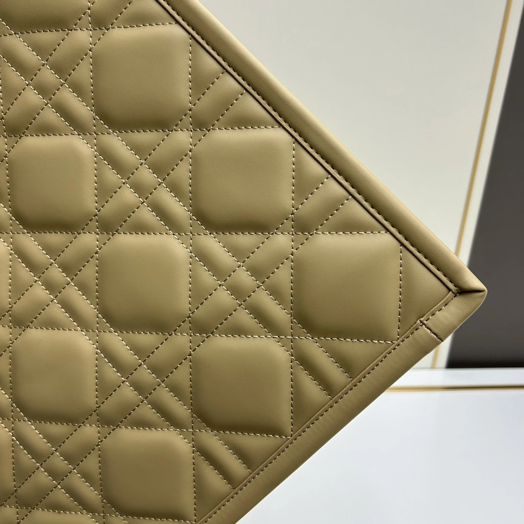 Christian Dior AAA Quality Tote-Handbags For Women Trendsetting 5102 - Image 5