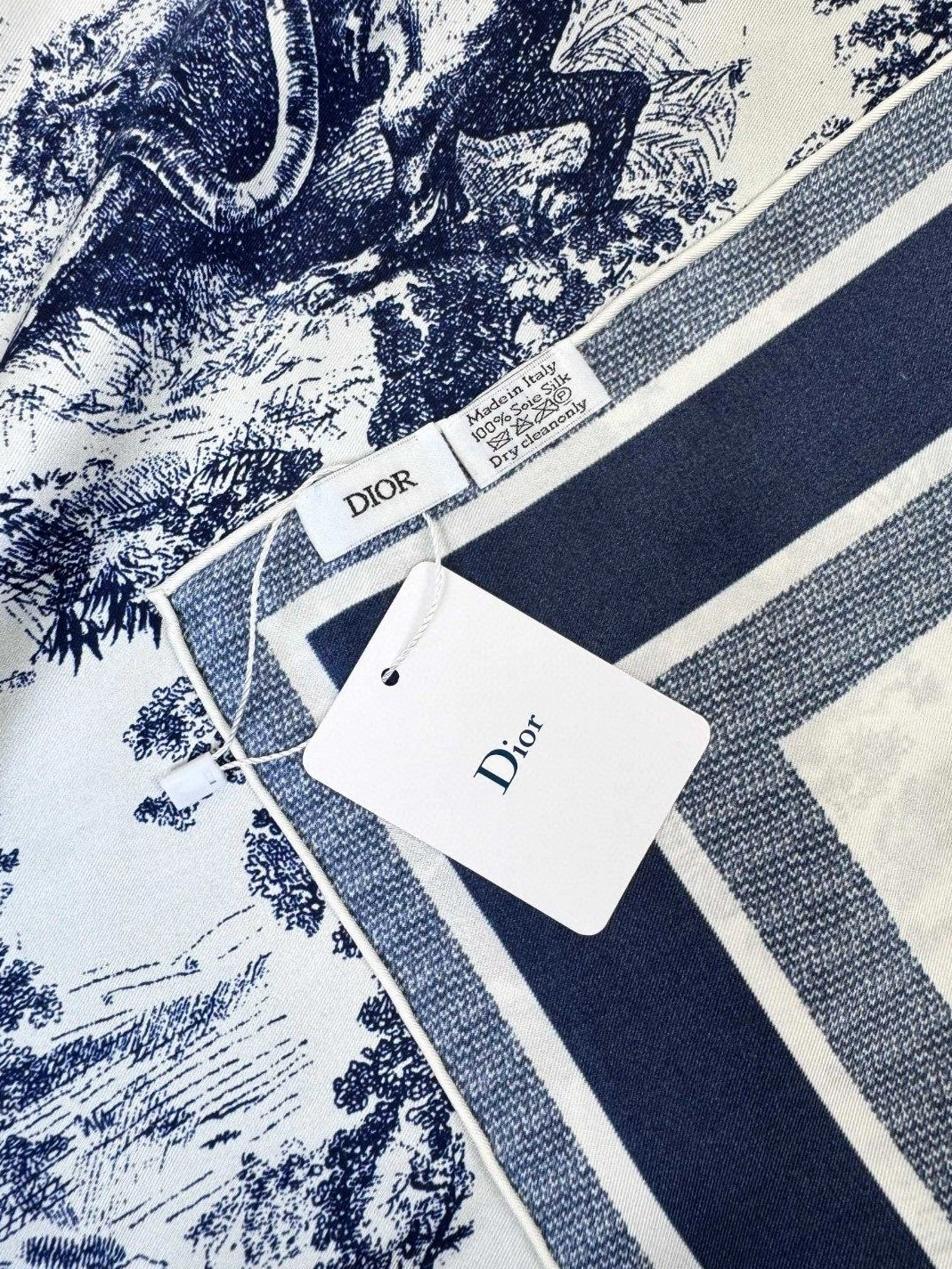 Christian Dior Silk Squares For Women Compact 5716 - Image 6