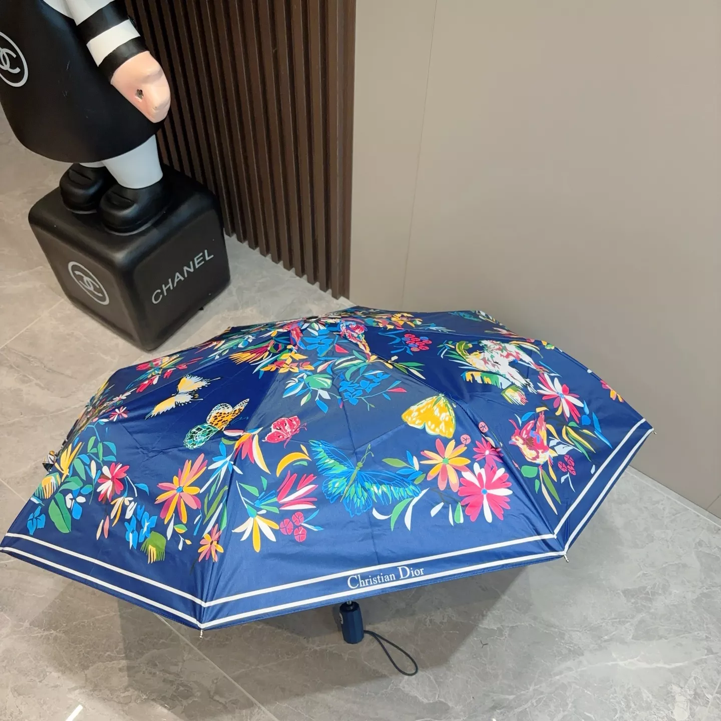 Christian Dior Umbrellas Resilient 4505 - Image 8