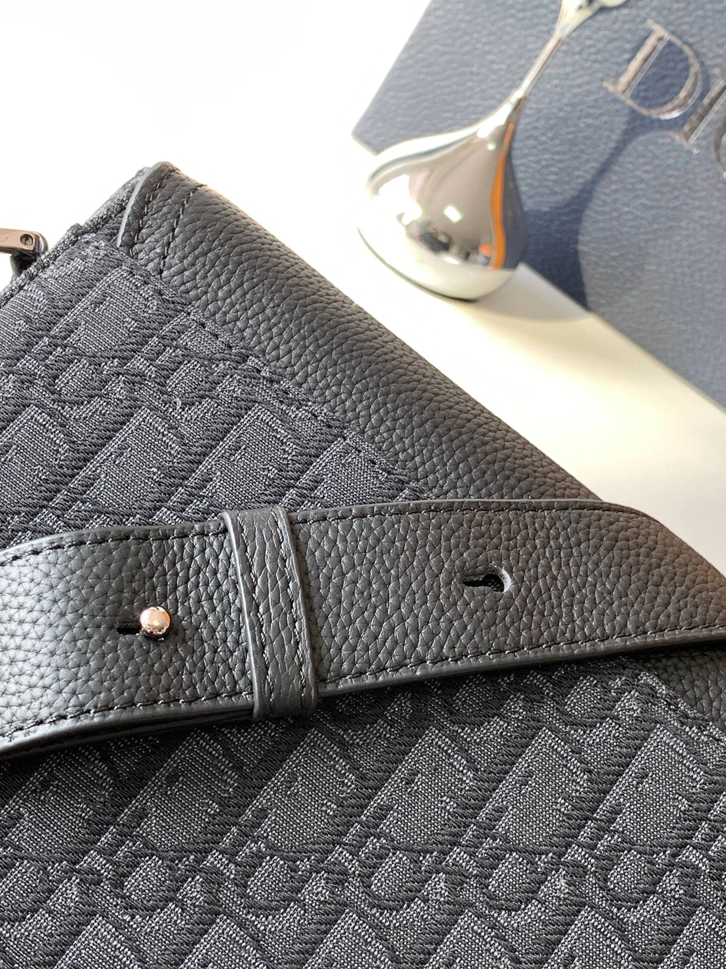 Classic 6935 Christian Dior AAA Man Messenger Bags - Image 5