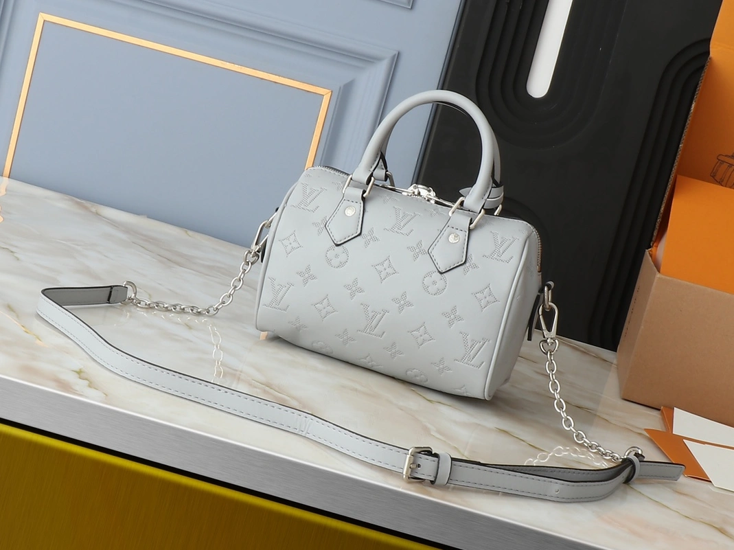 Classic 7239 Louis Vuitton AAA Quality Handbags For Women