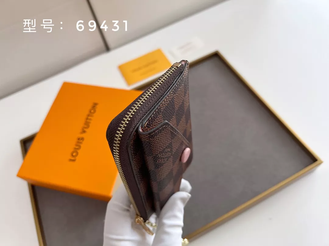 Classic 7472 Louis Vuitton LV Card Case - Image 4