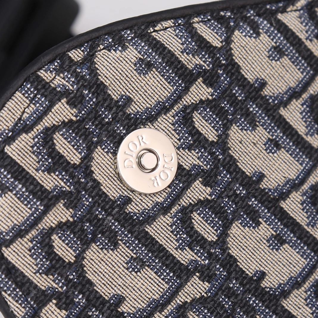 Comfortable 3340 Christian Dior AAA Man Messenger Bags - Image 5