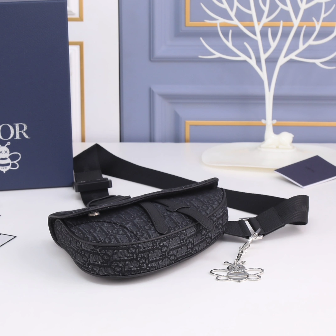 Comfortable 4270 Christian Dior AAA Man Messenger Bags - Image 3