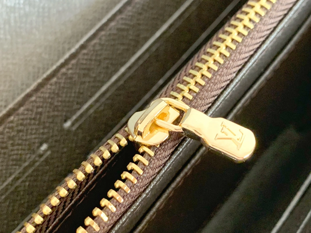 Comfortable 5633 Louis Vuitton LV Wallets In Coffee For Women - Image 5