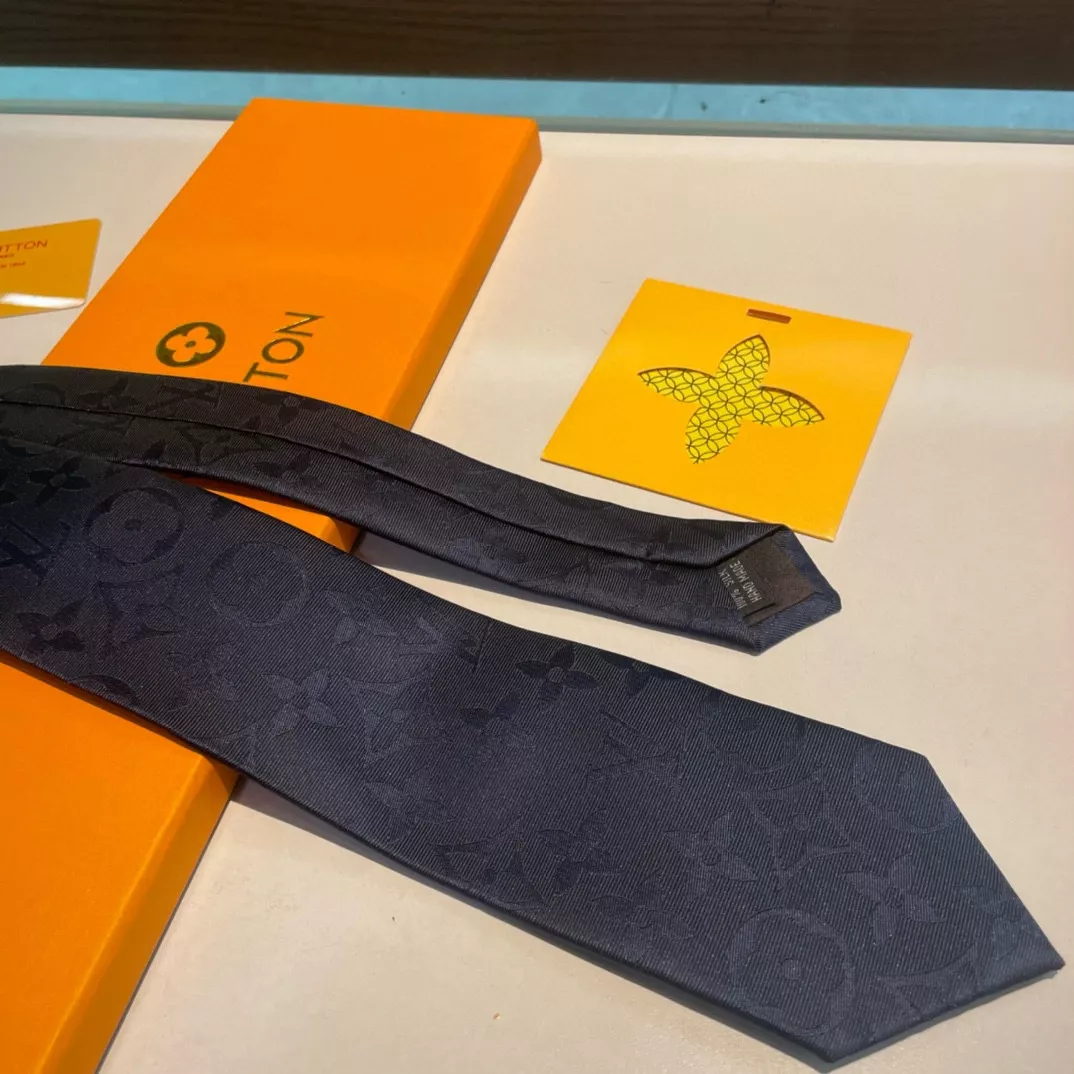 Compact 4366 Louis Vuitton LV Necktie - Image 4