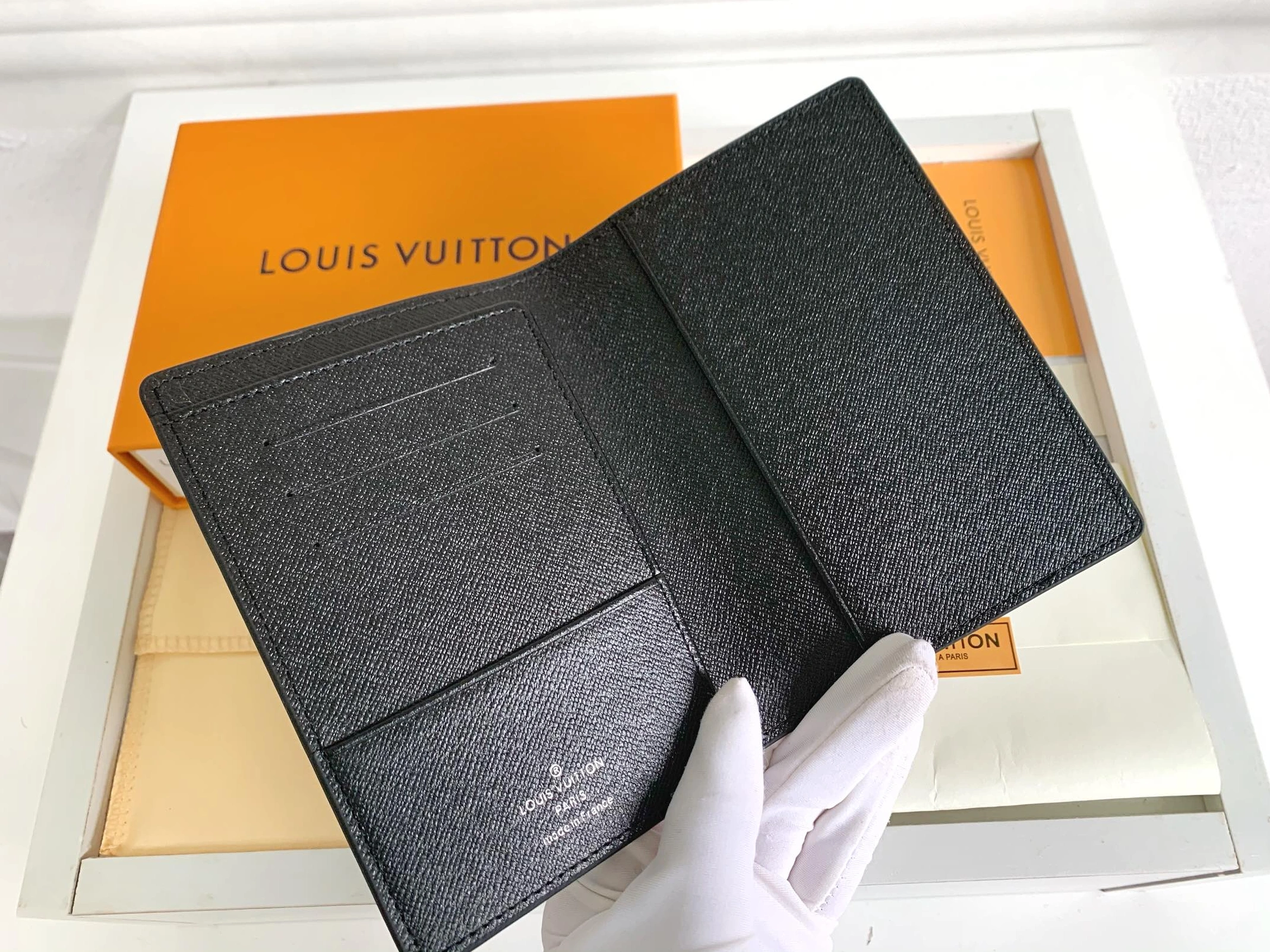 Compact 6661 Louis Vuitton Card Case For Unisex
