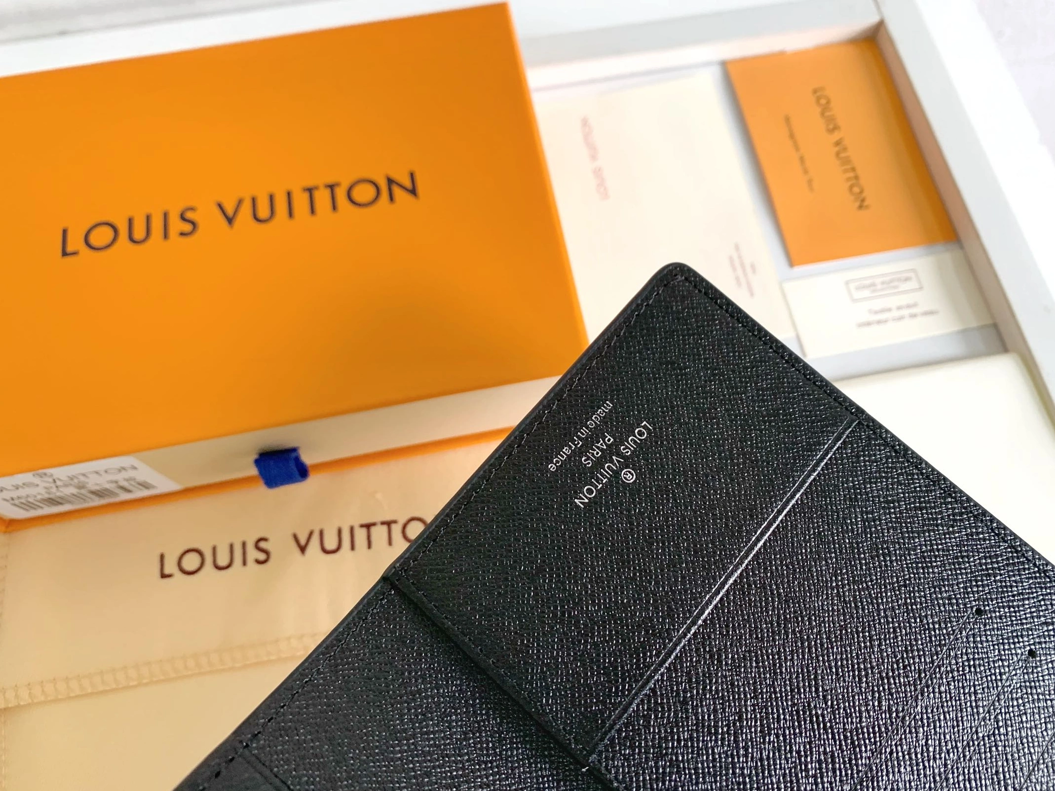 Compact 6661 Louis Vuitton Card Case For Unisex - Image 4