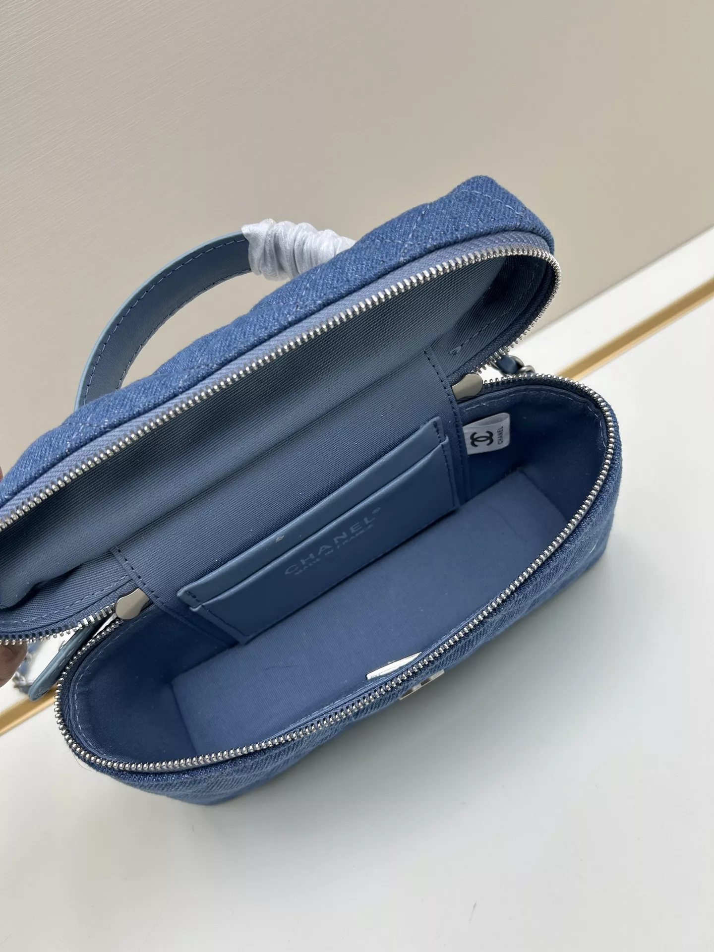 Compact 670 Chanel AAA Quality Messenger Bags For Women - Image 7