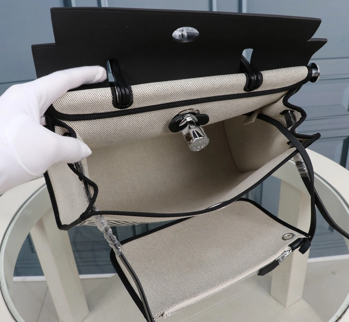 Compact 8725 Hermes AAA Quality Handbags For Women - Image 8