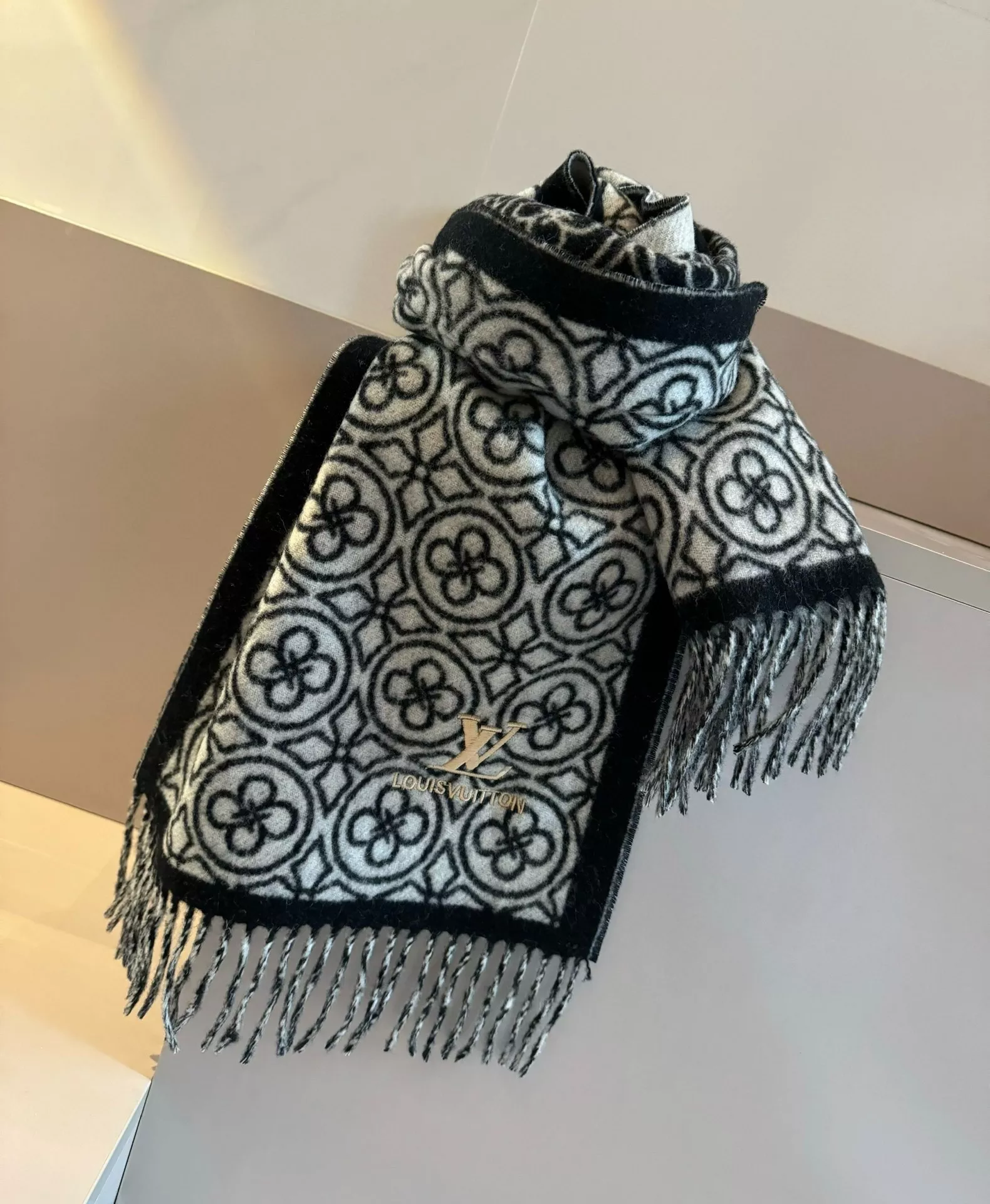 Compact 9747 Louis Vuitton Scarf For Women