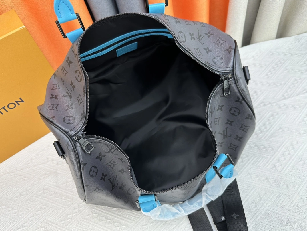 Compact 9747 Louis Vuitton Travel Bags - Image 8