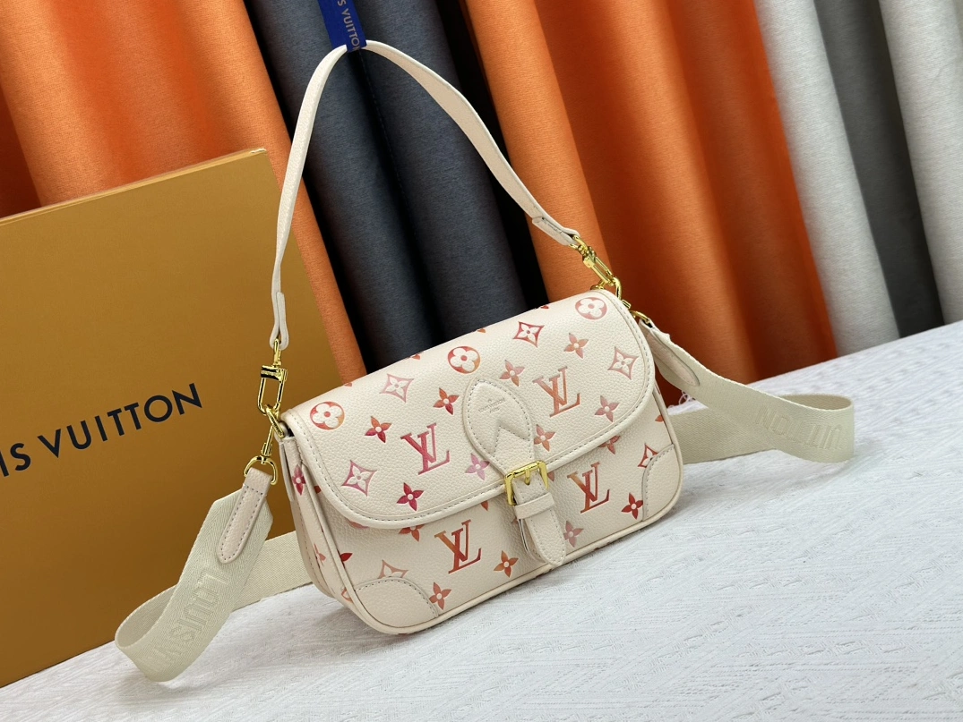 Cozy 7374 Louis Vuitton AAA Quality Messenger Bags For Women