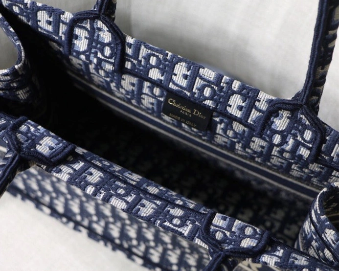 DailyWear 2378 Christian Dior AAA Tote-Handbags For Women - Image 7