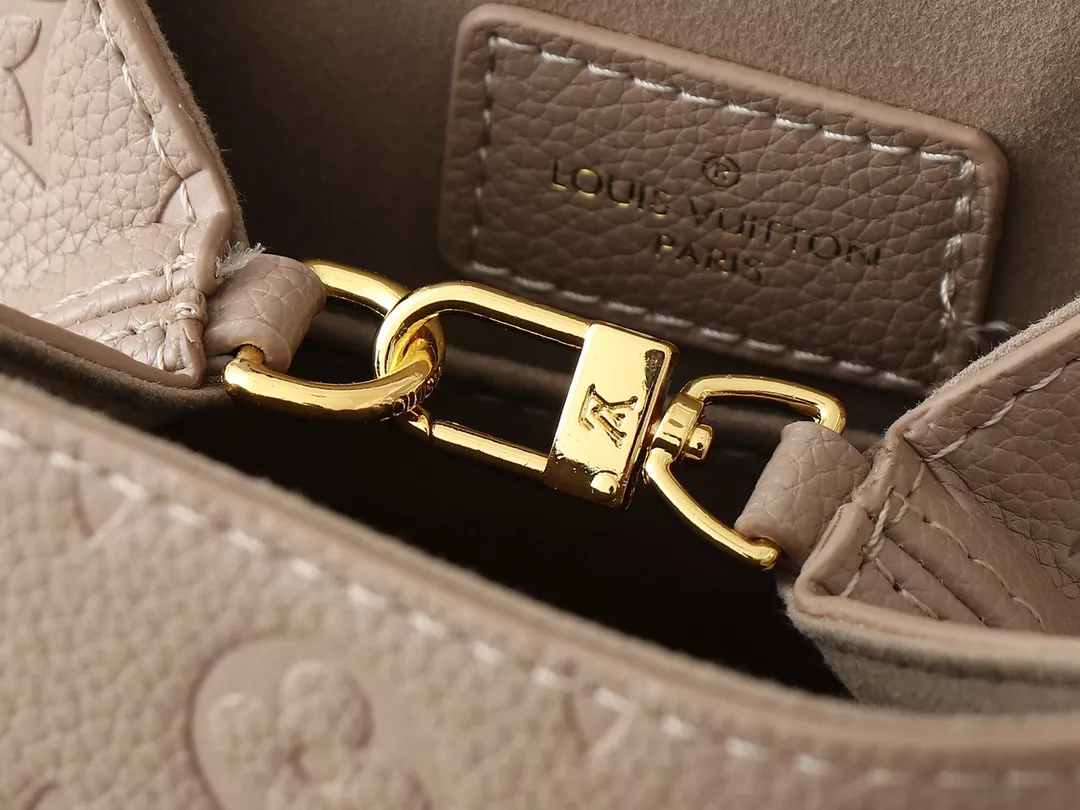 DailyWear 2525 Louis Vuitton AAA Quality Backpacks For Women - Image 7