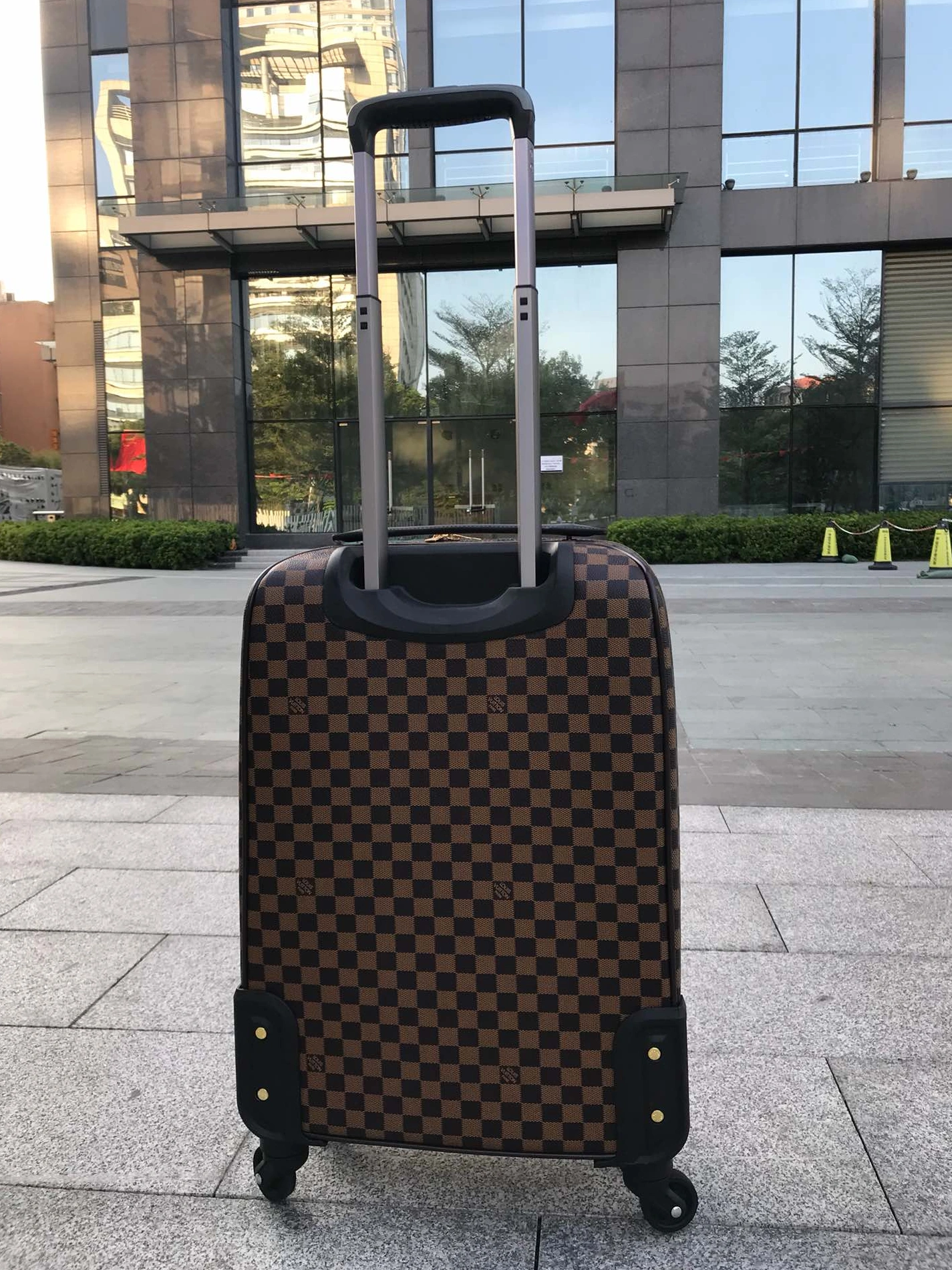 DailyWear 5814 Louis Vuitton Luggage - Image 3