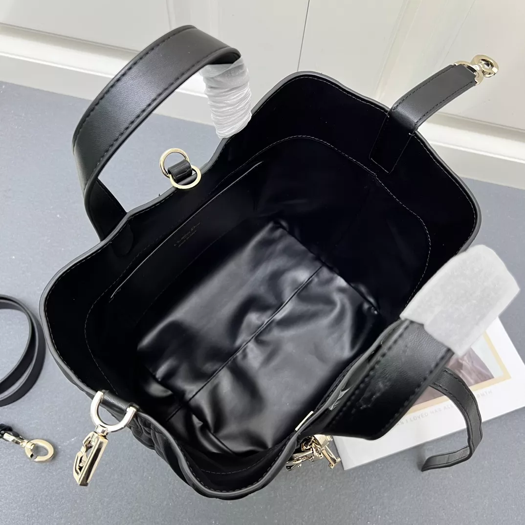 DailyWear 9953 Christian Dior AAA Quality Handbags For Women - Image 7