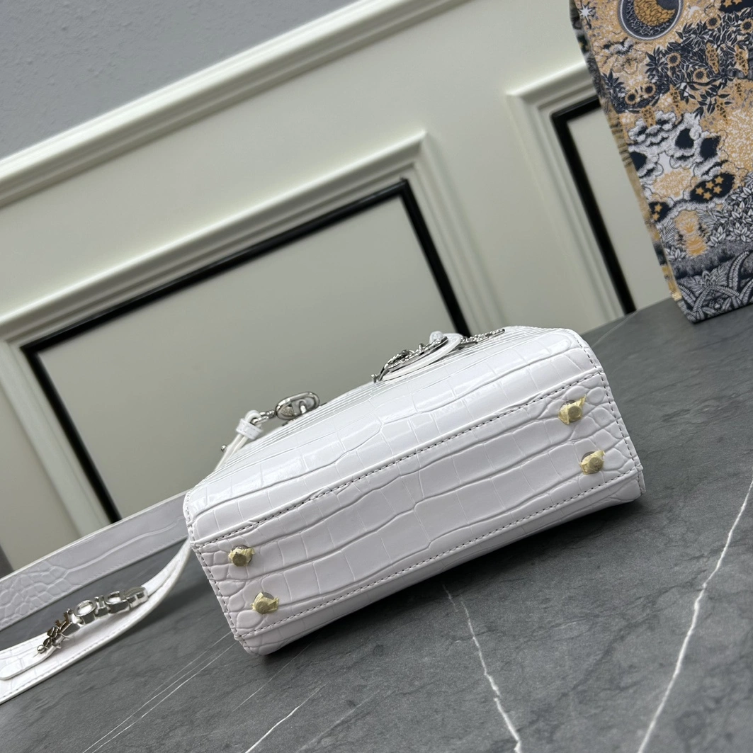 Durable 3243 Christian Dior AAA Quality Handbags For Women - Image 5