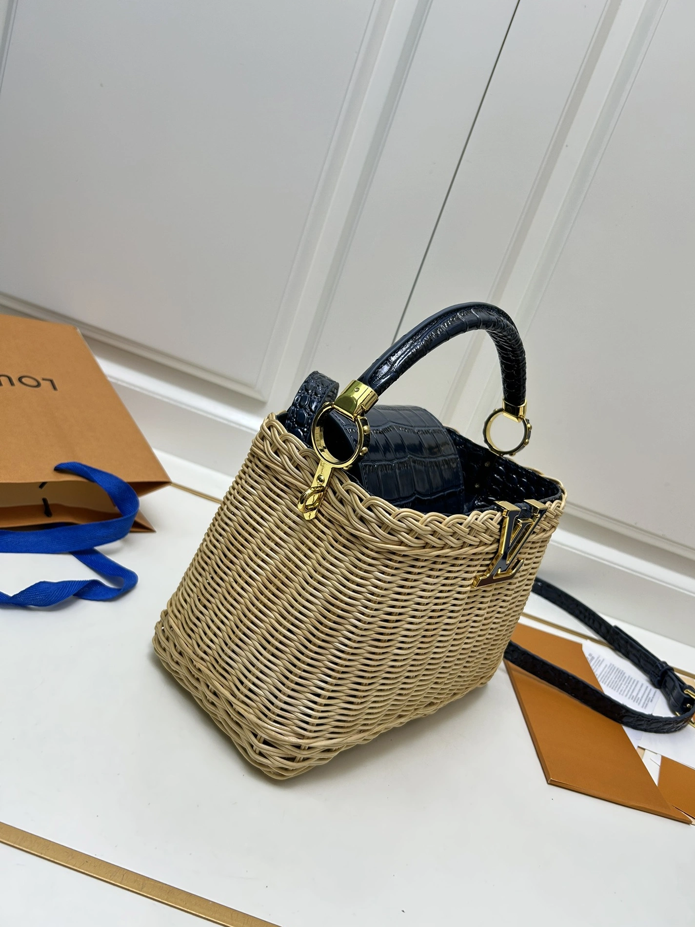 Durable 7794 Louis Vuitton AAA Quality Handbags In Navy For Women - Image 5