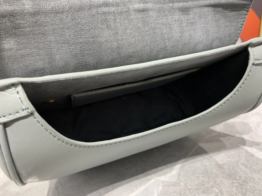 Durable 7807 Christian Dior AAA Quality Messenger Bags For Women - Image 8