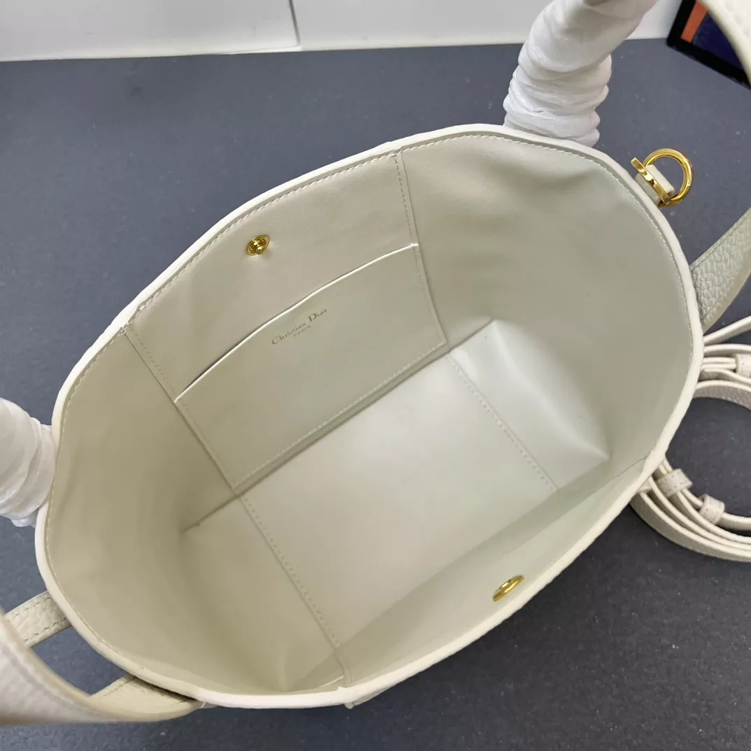 Durable 9664 Christian Dior AAA Quality Handbags For Women - Image 8